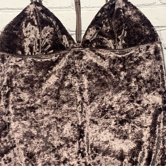 HONEY PUNCH Crushed Velvet Bodysuit Velvety Burgundy Brown - Picture 4 of 11